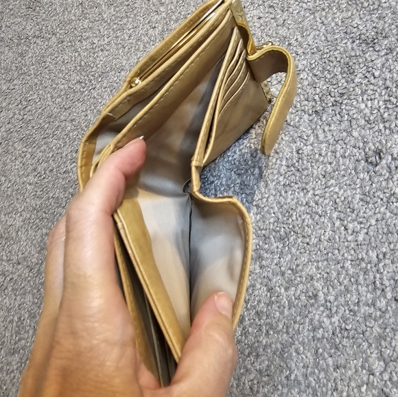 Leather Buxton Heiress Double Cardex Tan  Ladies Wallet EUC - Picture 7 of 10